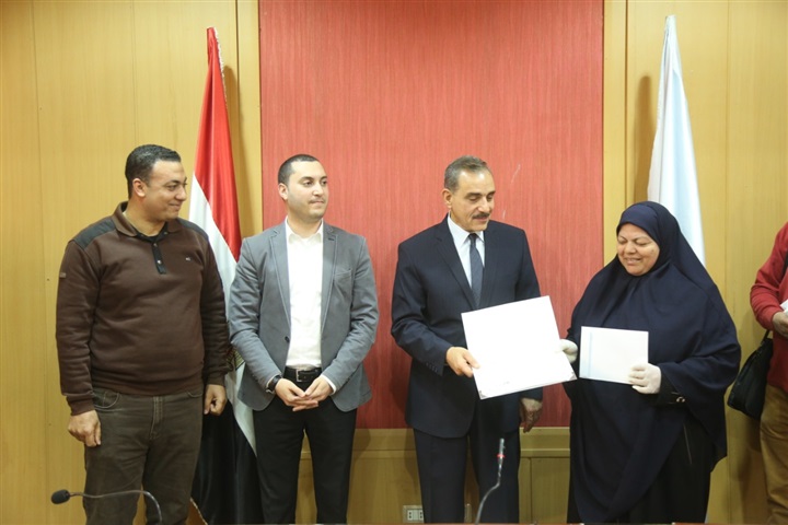 بالصور.. محافظ كفر الشيخ يكرم 5 من الأمهات المثاليات بالصور.. محافظ كفر الشيخ يكرم 5 من الأمهات المثاليات