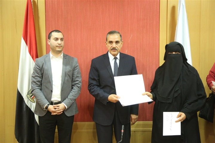 بالصور.. محافظ كفر الشيخ يكرم 5 من الأمهات المثاليات بالصور.. محافظ كفر الشيخ يكرم 5 من الأمهات المثاليات