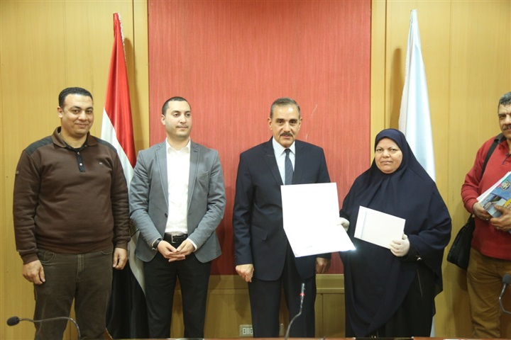 بالصور.. محافظ كفر الشيخ يكرم 5 من الأمهات المثاليات بالصور.. محافظ كفر الشيخ يكرم 5 من الأمهات المثاليات