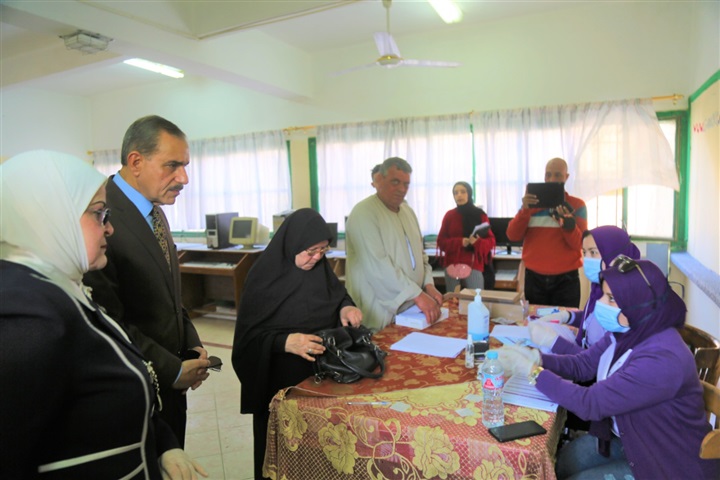 بالصور.. محافظ كفر الشيخ: توزيع 11 ألف شريحة «تابلت» علي طلاب أولي ثانوي بالصور.. محافظ كفر الشيخ: توزيع 11 ألف شريحة «تابلت» علي طلاب أولي ثانوي