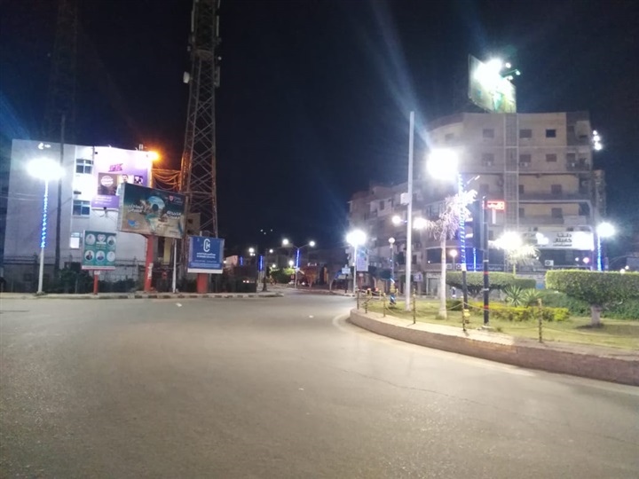 بالصور.. شواع كفر الشيخ خالية من المواطنين والمحال مغلقة وقت الحظر