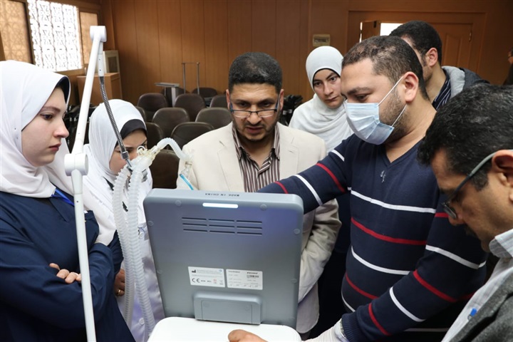 بالصور.. نقابة المهندسين بكفر الشيخ تهدي جهاز تنفس صناعي للمستشفي العام لمواجهة «كورونا»