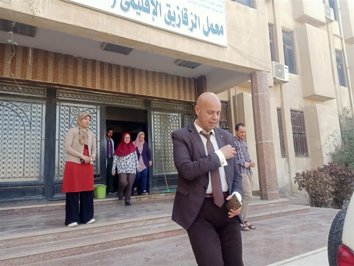 وكيل وزارة الصحة بالشرقية يتفقد معمل الزقازيق الإقليمي المشترك
