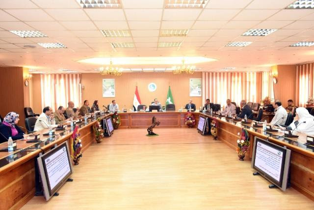 محافظ الشرقية يترأس إجتماع مجلس إدارة المناطق الصناعية محافظ الشرقية يترأس إجتماع مجلس إدارة المناطق الصناعية