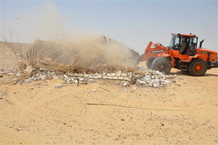 محافظ المنيا يقود حملة مكبرة لاسترداد 1000 فدان بالصحراوي الغربي بمركز ملوي