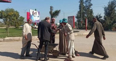 بالصور.. عمال النظافة في كفر الشيخ ضد الحظر