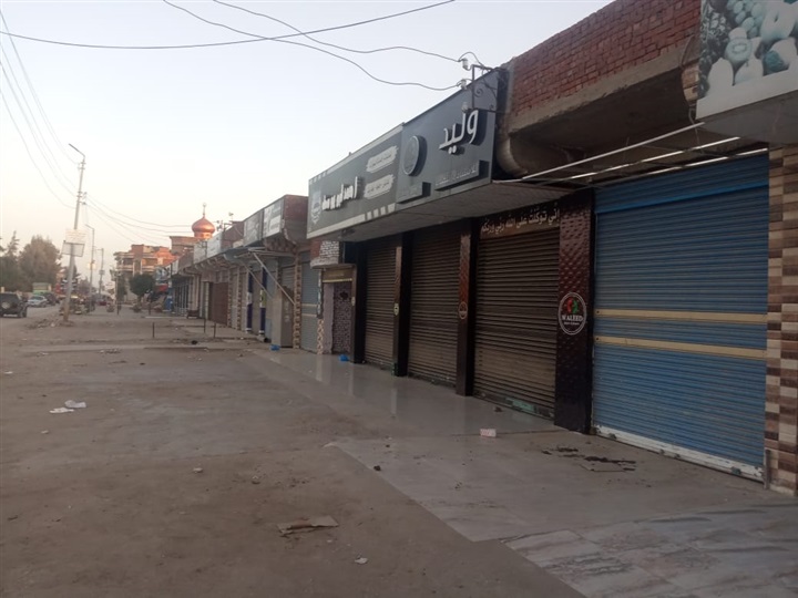 بالصور.. محافظ كفر الشيخ يشيد بأصحاب المحال في تنفيذ قرار الغلق 
