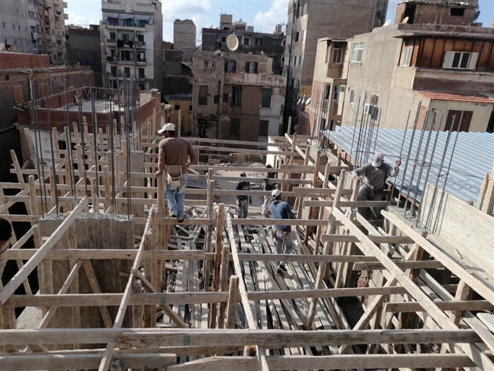 حملة مكبرة لوقف اعمال البناء المخالف بشارع بن نافع بغيط الصعيدي بالإسكندرية 