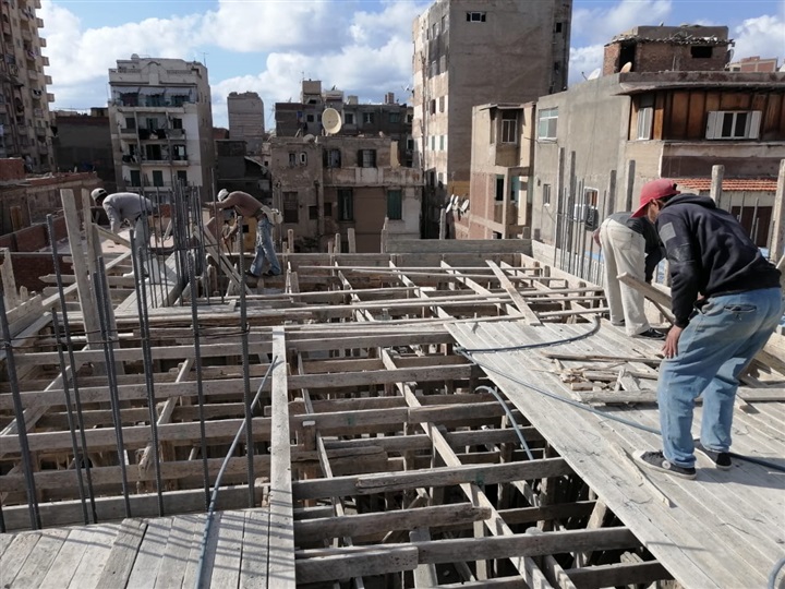 حملة مكبرة لوقف اعمال البناء المخالف بشارع بن نافع بغيط الصعيدي بالإسكندرية 