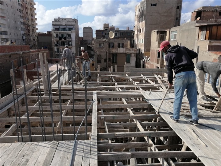حملة مكبرة لوقف اعمال البناء المخالف بشارع بن نافع بغيط الصعيدي بالإسكندرية 