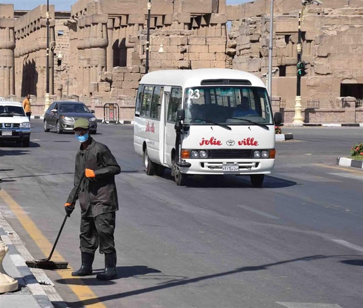 بالصور شاهد ملابس عمال نظافة الأقصر للوقاية من فيروس كورونا 