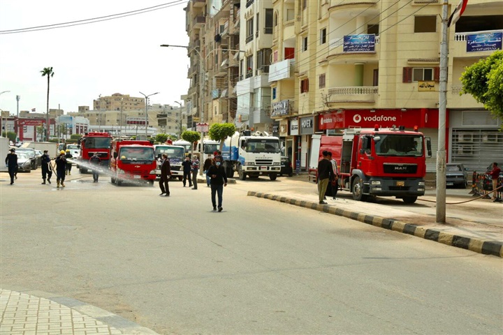 بالفيديو والصور.. محافظ كفر الشيخ ونائبه يتفقدان أعمال تطهير الشوارع والميادين ميدانيًا 