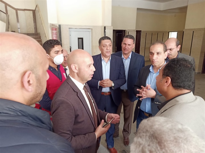 وكيل وزارة الصحة بالشرقية يناقش الخطط البديلة مع الهلال الأحمر في حالة حدوث أي مستجدات 