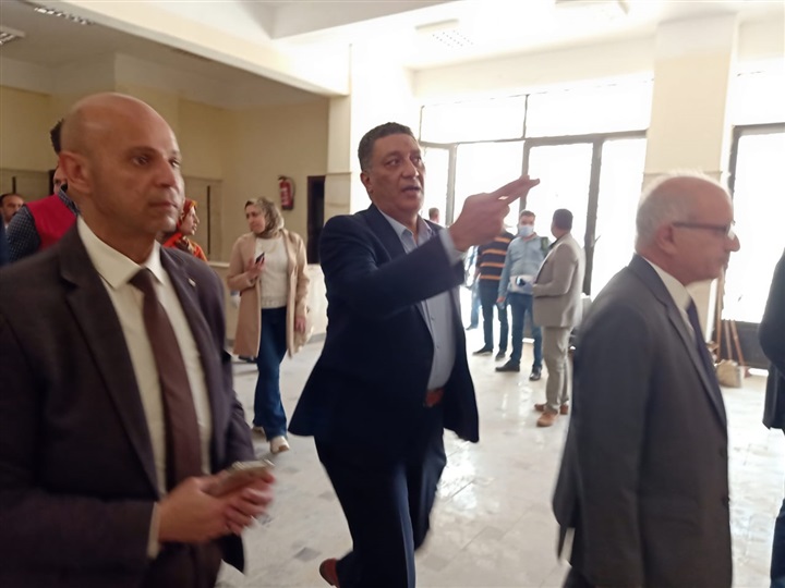 وكيل وزارة الصحة بالشرقية يناقش الخطط البديلة مع الهلال الأحمر في حالة حدوث أي مستجدات 