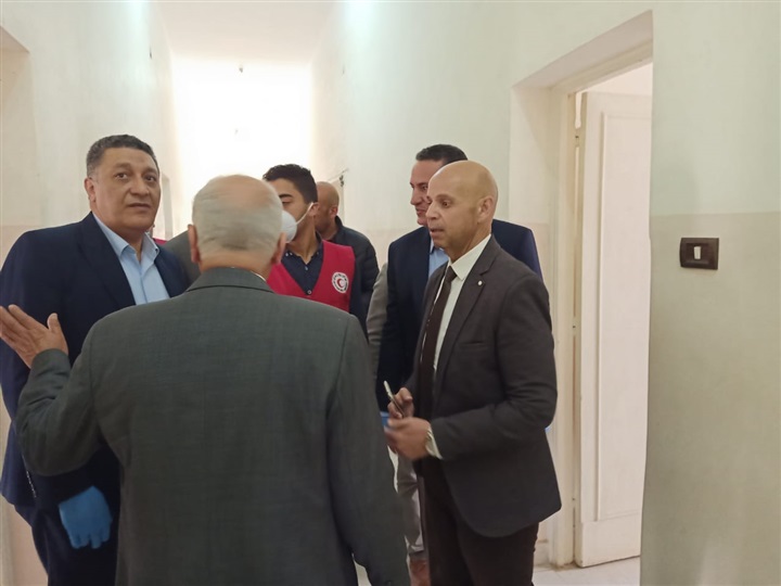 وكيل وزارة الصحة بالشرقية يناقش الخطط البديلة مع الهلال الأحمر في حالة حدوث أي مستجدات 
