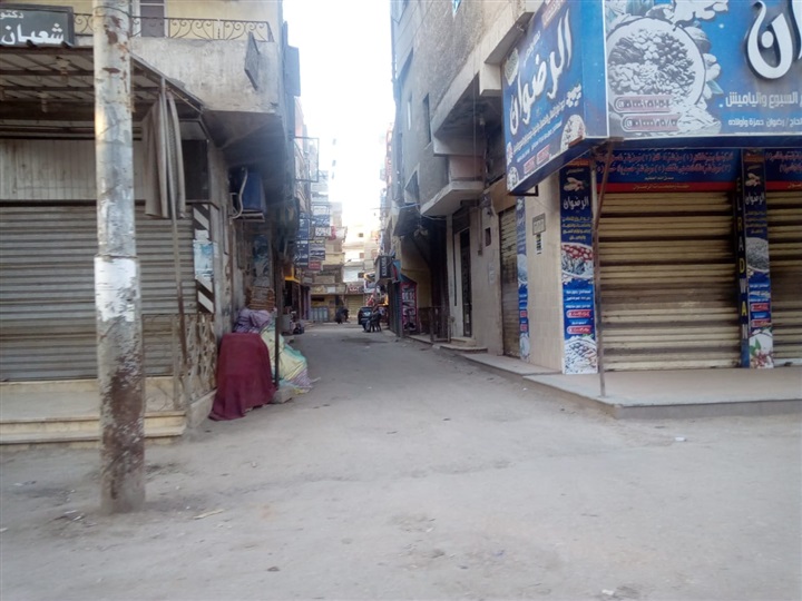 بالصور.. محافظ كفر الشيخ يتابع اغلاق المحال التجارية 