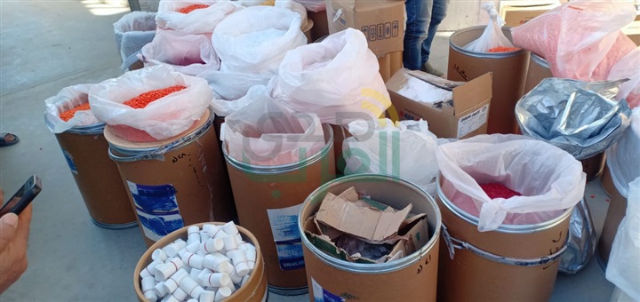 بالصور.. ضبط مصنع أدوية غير مرخص بداخله 2 مليون ونصف قرص بكفر الشيخ