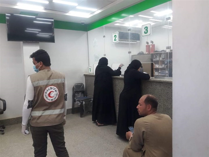 بالصور.. صرف منحة العمالة غير المنتظمة بالأقصر بسهولة ويسر