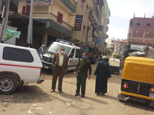 محافظ الشرقية يُناشد المواطنين بالإبقاء فى المنازل وعدم التجمع والإزدحام بالأسواق