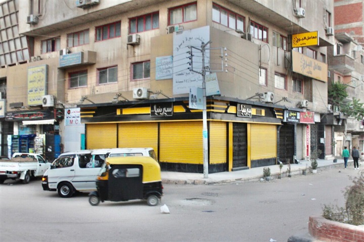 محافظ كفر الشيخ يتابع غلق المحال في مواجهة كورونا