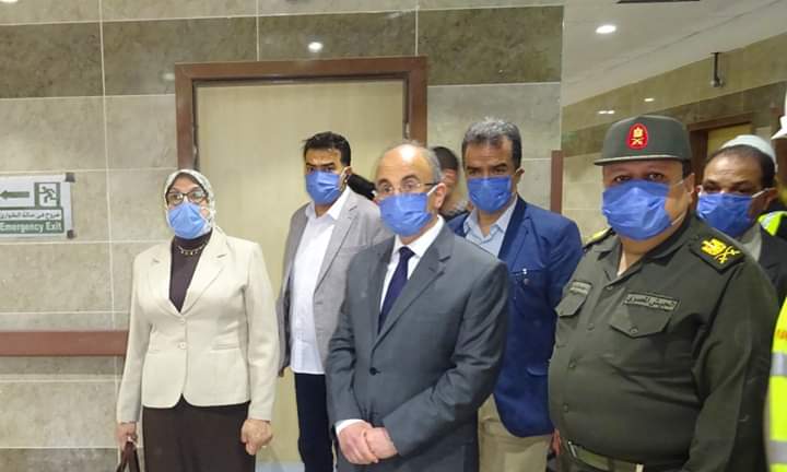 رئيس جامعة الزقازيق يتفقد مشروع إنشاء المستشفي الجامعي بالعاشر من رمضان 