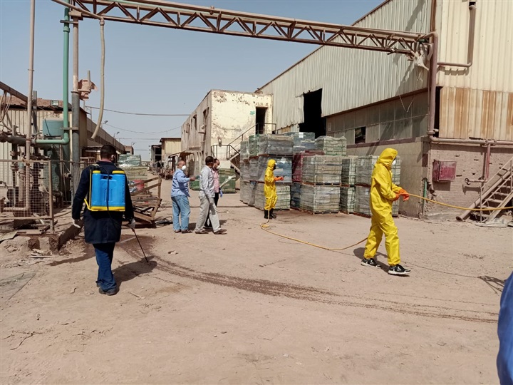 وكيل الصحة بالشرقية يتابع تنفيذ الإجراءات الاحترازية بمصانع العاشر