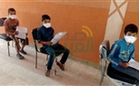 بالصور ... توزيع كمامات علي الطلاب أثناء تسليم الأبحاث بمدارس كفر الشيخ 
