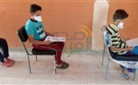 بالصور ... توزيع كمامات علي الطلاب أثناء تسليم الأبحاث بمدارس كفر الشيخ 