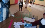 بالصور ... توزيع كمامات علي الطلاب أثناء تسليم الأبحاث بمدارس كفر الشيخ 