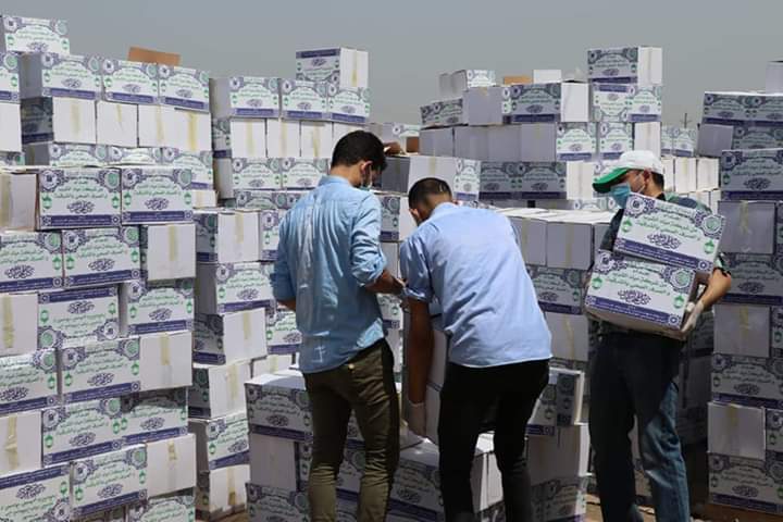 رئيس شركة مياه الشرب والصرف الصحي بالشرقية يشارك العاملين بهجة استلام كرتونة شهر رمضان