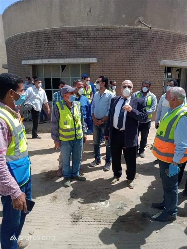 رئيس شركة مياه الشرب والصرف الصحي بالشرقية يشارك العاملين بهجة استلام كرتونة شهر رمضان