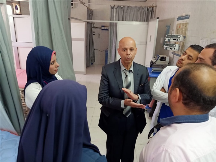 وكيل وزارة الصحة بالشرقية يتابع أعمال التطوير بمستشفي الأمراض الصدرية بالزقازيق