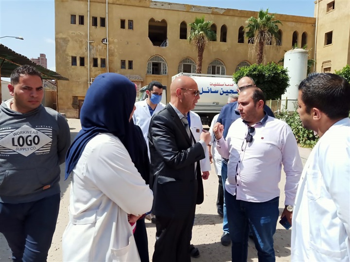 وكيل وزارة الصحة بالشرقية يتابع أعمال التطوير بمستشفي الأمراض الصدرية بالزقازيق