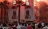 بالصور.. اندلاع حريق هائل داخل عقار بمنطقه 77 في راس البر