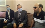 بالصور.. محافظ كفر الشيخ: الطبيب المصاب بفقد بصره رمز للمنظومة الطبية بالكامل  