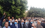 محافظ القليوبية يتقدم جنازة الشهيد ياسر عصر 