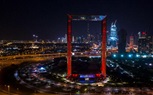 بالصور.. معالم الإمارات تتنزين باللون الأحمر استعدادًا لدخول مسبار الأمل 