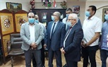 محافظ بورسعيد يتابع إجراءات تلقى معلمى ومراقبى الثانوى العام لقاح كورونا