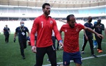 لاعبو الأهلي يغادرون ملعب المباراة بعد تعرضهم للاختناق