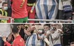 الجماهير تقذف 