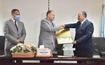 محافظ أسيوط يكرم المهندس نبيل الطيبي لترقيته سكرتير عام الدقهلية 