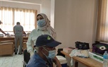 تلقي الجرعة الأولى من التطعيم ضد كورونا للعاملين بالقوى العاملة بالغربية