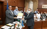 محافظ البحيرة يكرم مدير مديرية الشباب والرياضة ومسئولى الرقابة والمتابعة