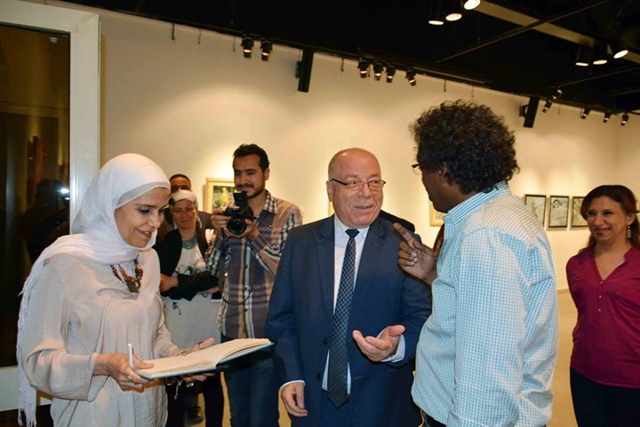 بالصور..وزير الثقافة يتفقد معرض الفنانة نجاة فاروق بالهناجر بالصور..وزير الثقافة يتفقد معرض الفنانة نجاة فاروق بالهناجر