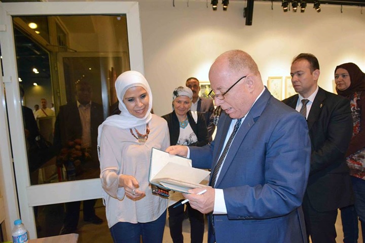بالصور..وزير الثقافة يتفقد معرض الفنانة نجاة فاروق بالهناجر بالصور..وزير الثقافة يتفقد معرض الفنانة نجاة فاروق بالهناجر