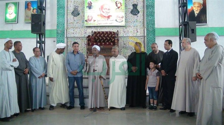 بالصور.. "الساحة الرضوانية" بالأقصر تحتضن جلسة مصالحة بين عائتي "الجزارين والضوي" بالمنشية