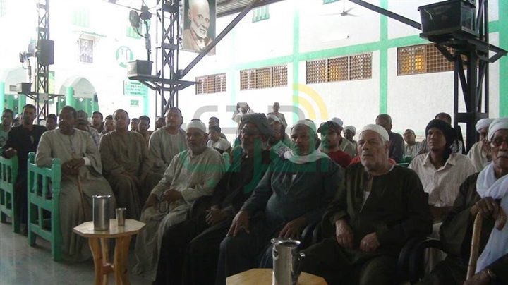 بالصور.. "الساحة الرضوانية" بالأقصر تحتضن جلسة مصالحة بين عائتي "الجزارين والضوي" بالمنشية