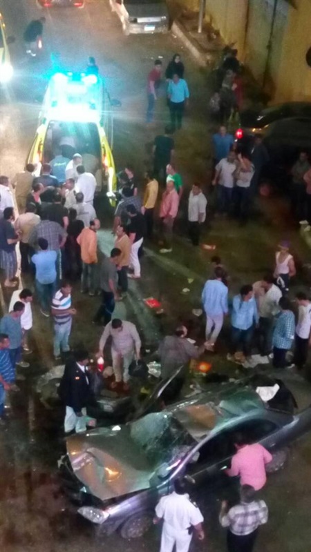 بالصور.. سقوط سياره من أعلى كوبري أكتوبر يسفر عن إصابة شخصين