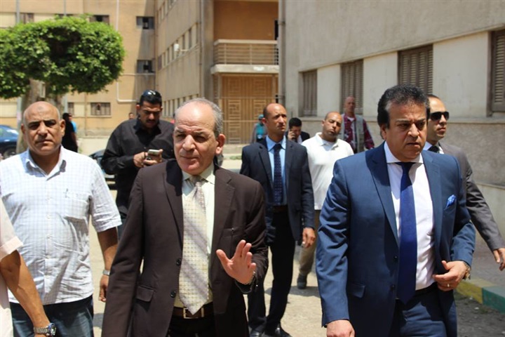 وزير التعليم العالى والبحث العلمى يتفقد مكتب التنسيق الرئيسى للقبول بالجامعات  