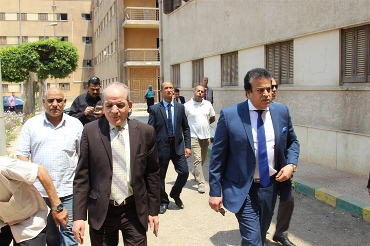 وزير التعليم العالى والبحث العلمى يتفقد مكتب التنسيق الرئيسى للقبول بالجامعات  